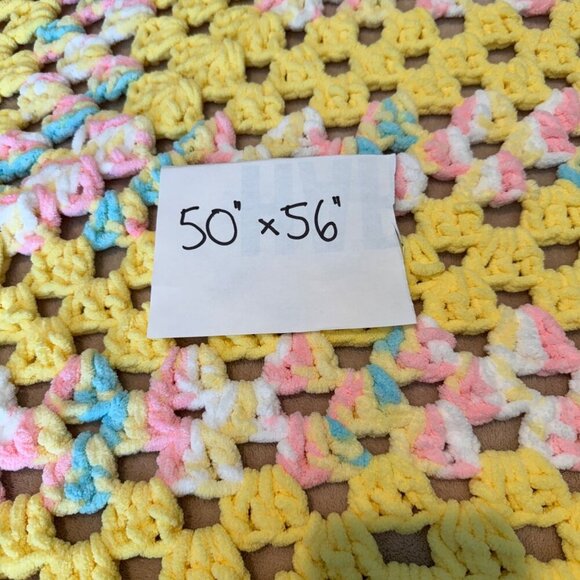 CROCHET BABY BLANKET PASTEL MULTI COLOR GRANNY SQUARE vintage chenille yarn supe - Picture 8 of 8